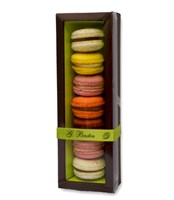 Box with 7 macaroons